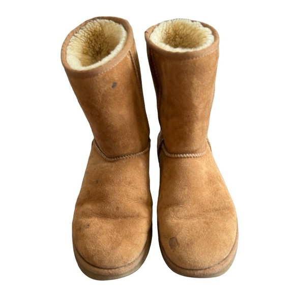 UGG Classic Short Boot in Chestnut, Size 7 - Picture 1 of 6